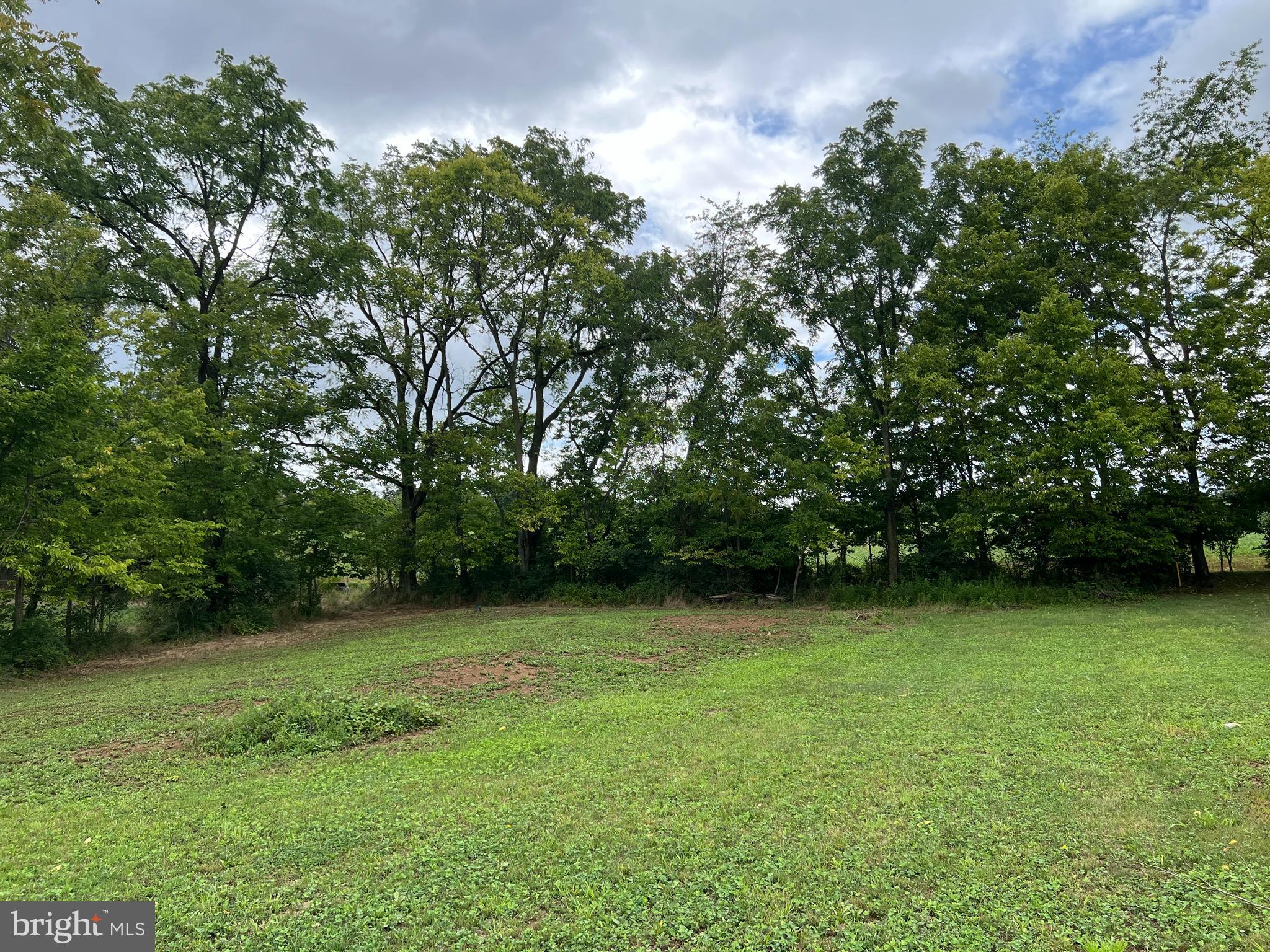 PAULMARK ESTATES - Land