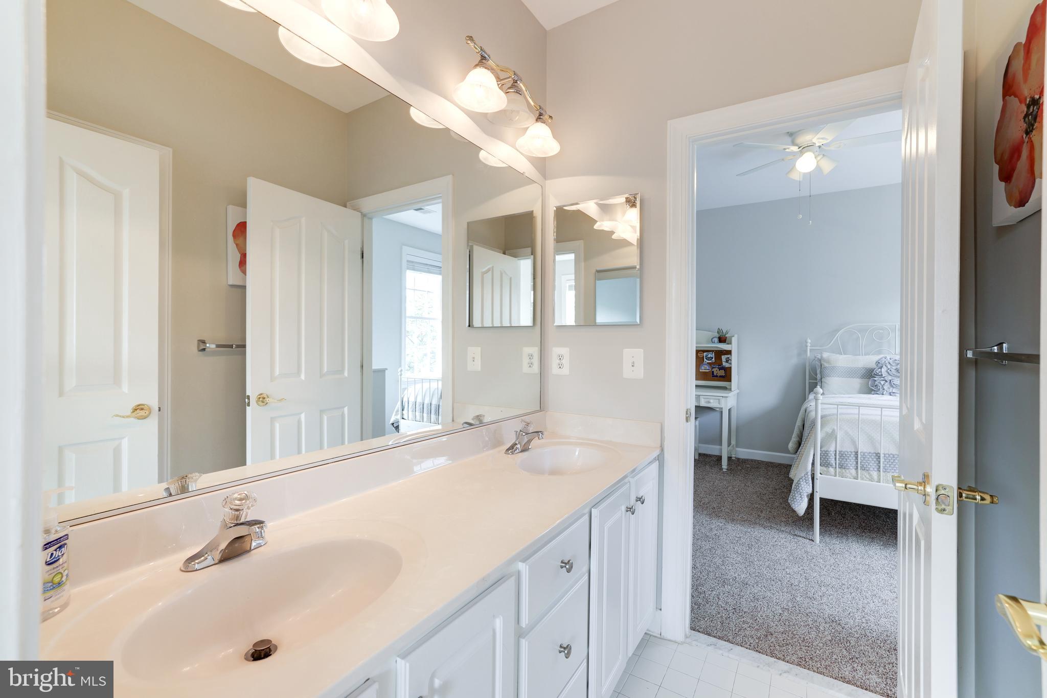 LANSDOWNE ON THE POTOMAC - Residential