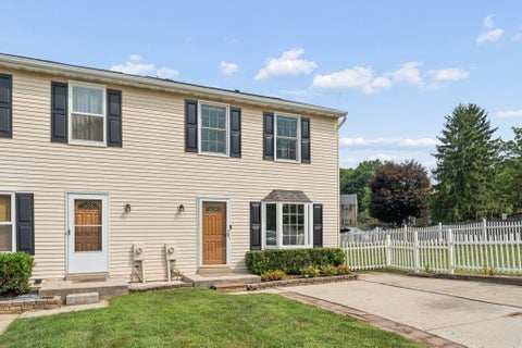 Townhouse For Sale - 7070 Jennifer Way<br/> SYKESVILLE, MD 21784