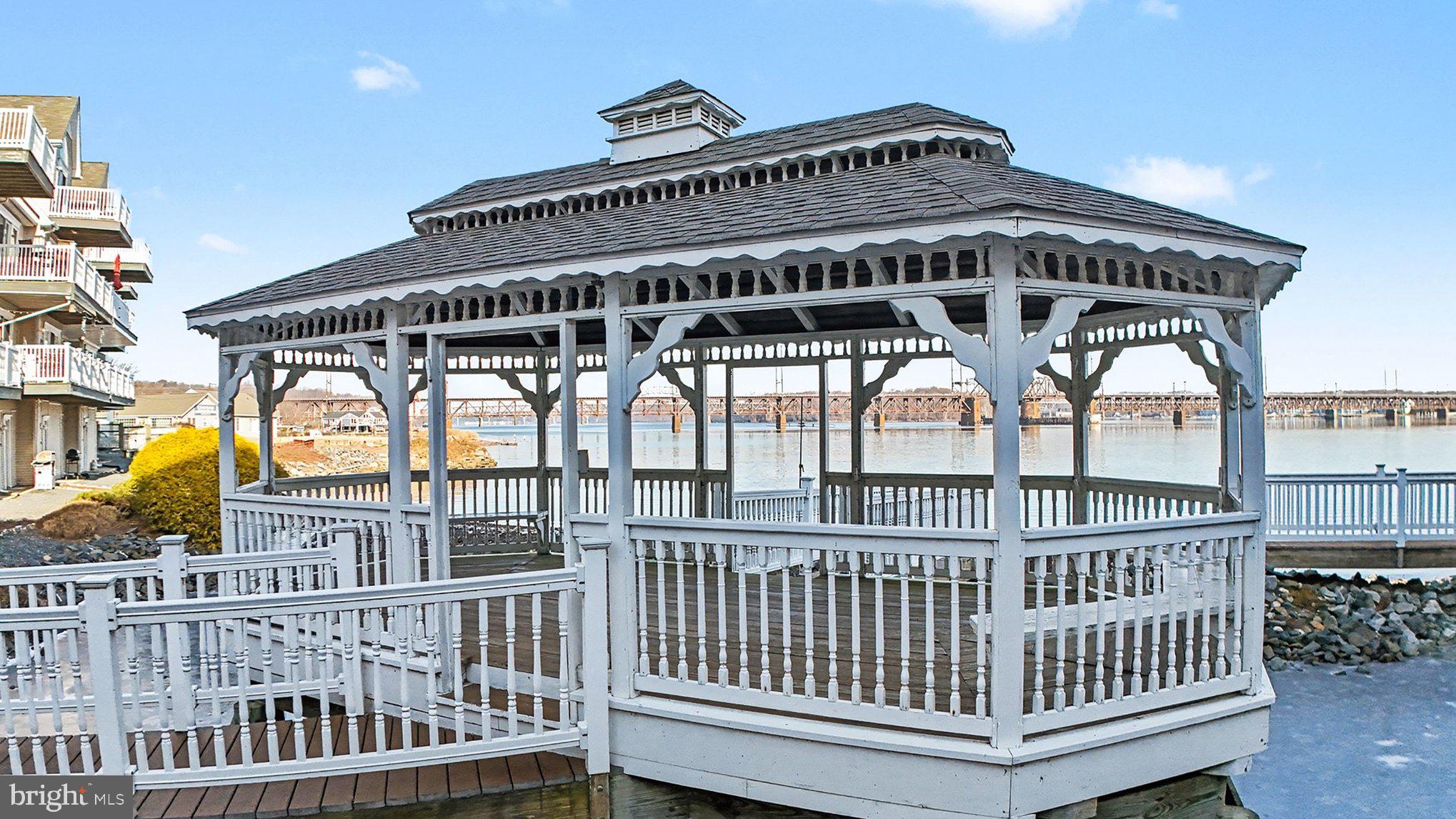 SENECA POINTE - Residential