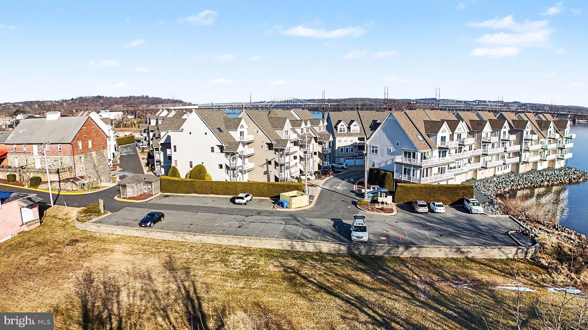 SENECA POINTE - Residential