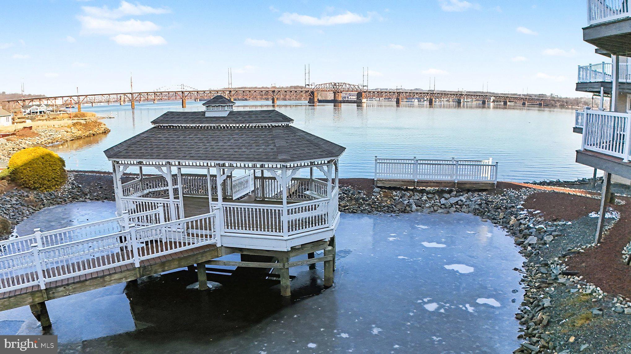 SENECA POINTE - Residential