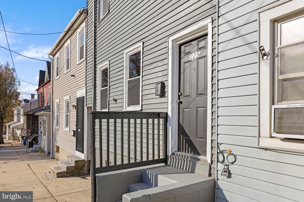 Photo of 229 Lawrence Street, COLUMBIA, PA 17512 (MLS # PALA2061278)