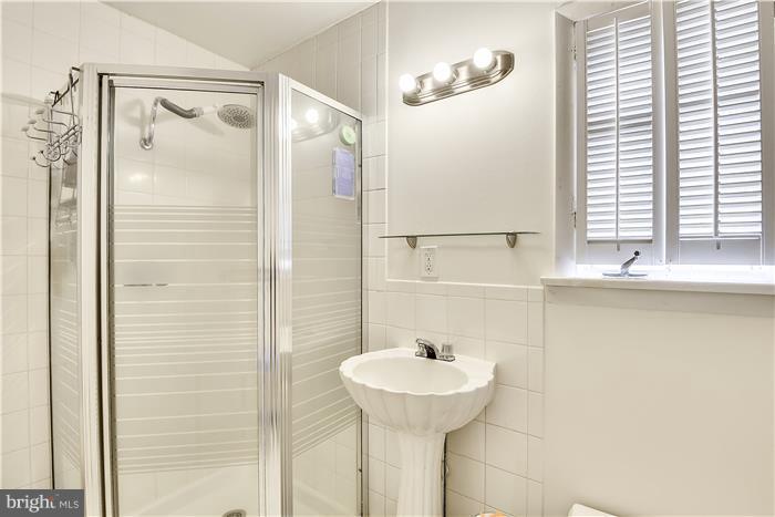 GREAT OAKS - Residential Lease