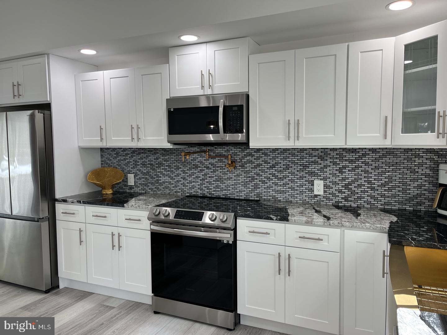 SEA SPRAY VILLAGE - Residential