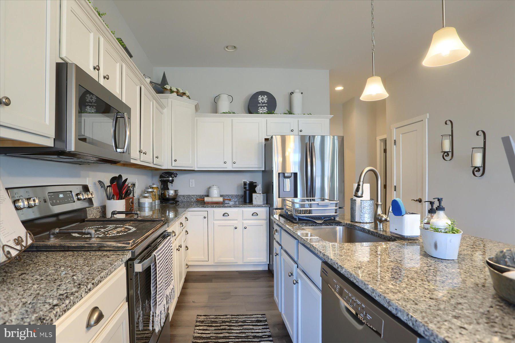 ROCKVILLE ESTATES - Residential