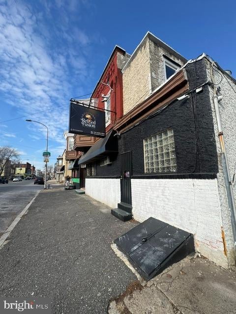 2201 N WOODSTOCK STREET