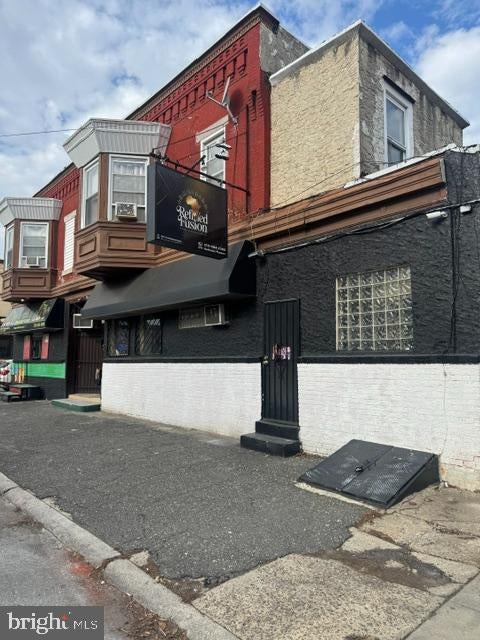 2201 N WOODSTOCK STREET