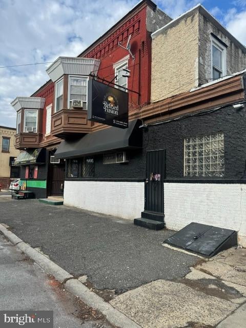 2201 N WOODSTOCK STREET