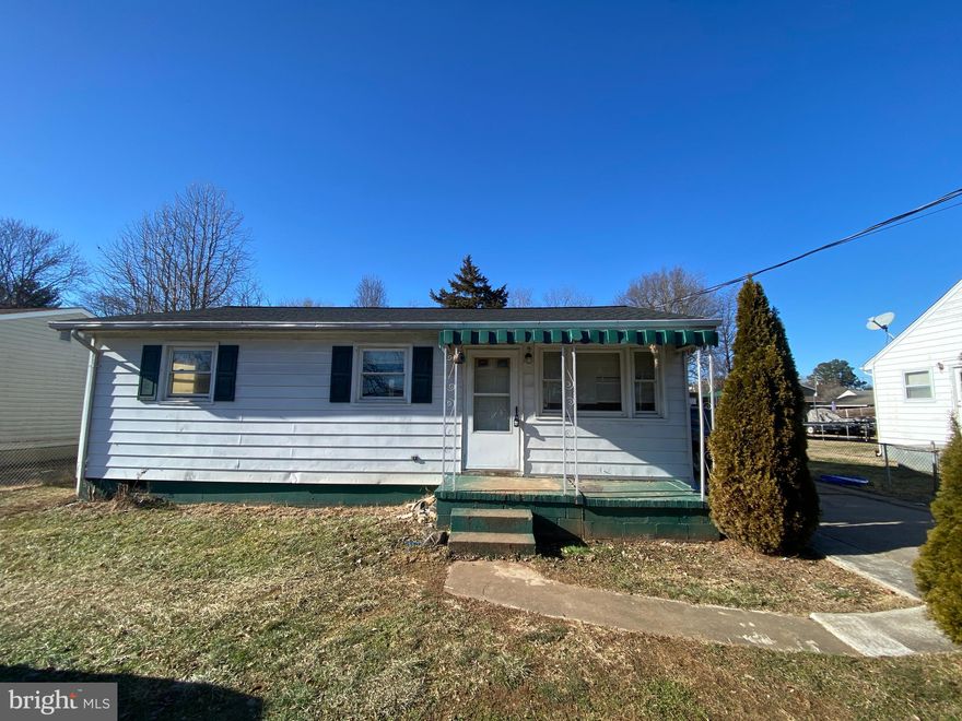 This 3-bedroom, 1-bathroom duplex offers comfortable living in a convenient location near Historic Downtown Fredericksburg. The home features a functional kitchen, a combined living and dining area, and access to a shared, fenced-in yard. 

**Water and electricity are included in the rent.

**This property is currently undergoing renovations and not available for tours, but we are accepting applications for pre-approval. 

CREDIT: All Credit Considered
PETS: Yes, case-by-case
PET FEE: $450 non-refundable fee
VOUCHERS: Housing Choice Vouchers accepted
UTILITIES: Water and Electric included. Tenant is responsible for gas.
APPLICATION FEE: $60 per applicant
SECURITY DEPOSIT:  Minimum One month's rent (Please note that in certain cases, a double deposit may be required)
RESIDENT BENEFIT PACKAGE: $25/month
LEASING FEE:  $125 One time due with Move-in Funds.
