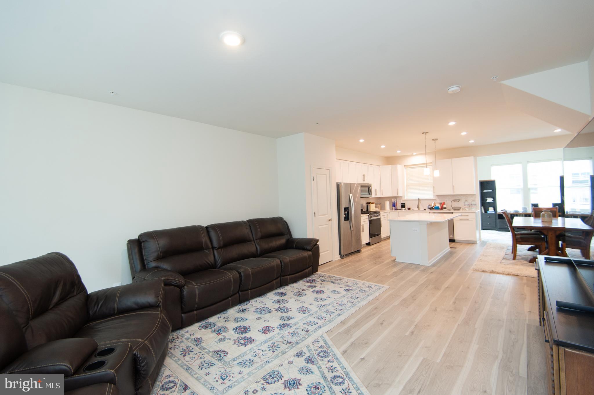 305 SHIPYARD DRIVE 61