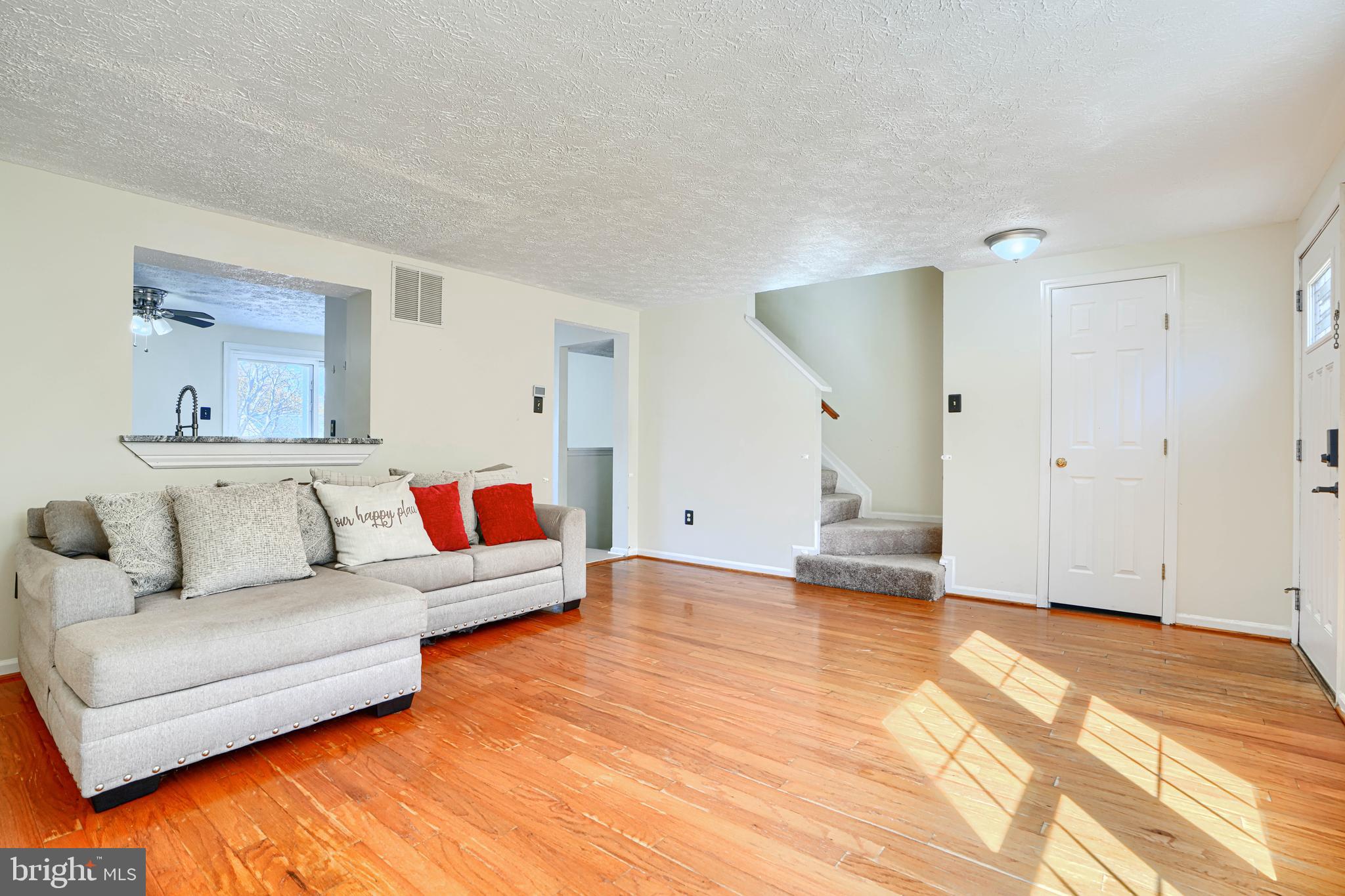 CONSTANT FRIENDSHIP - Residential