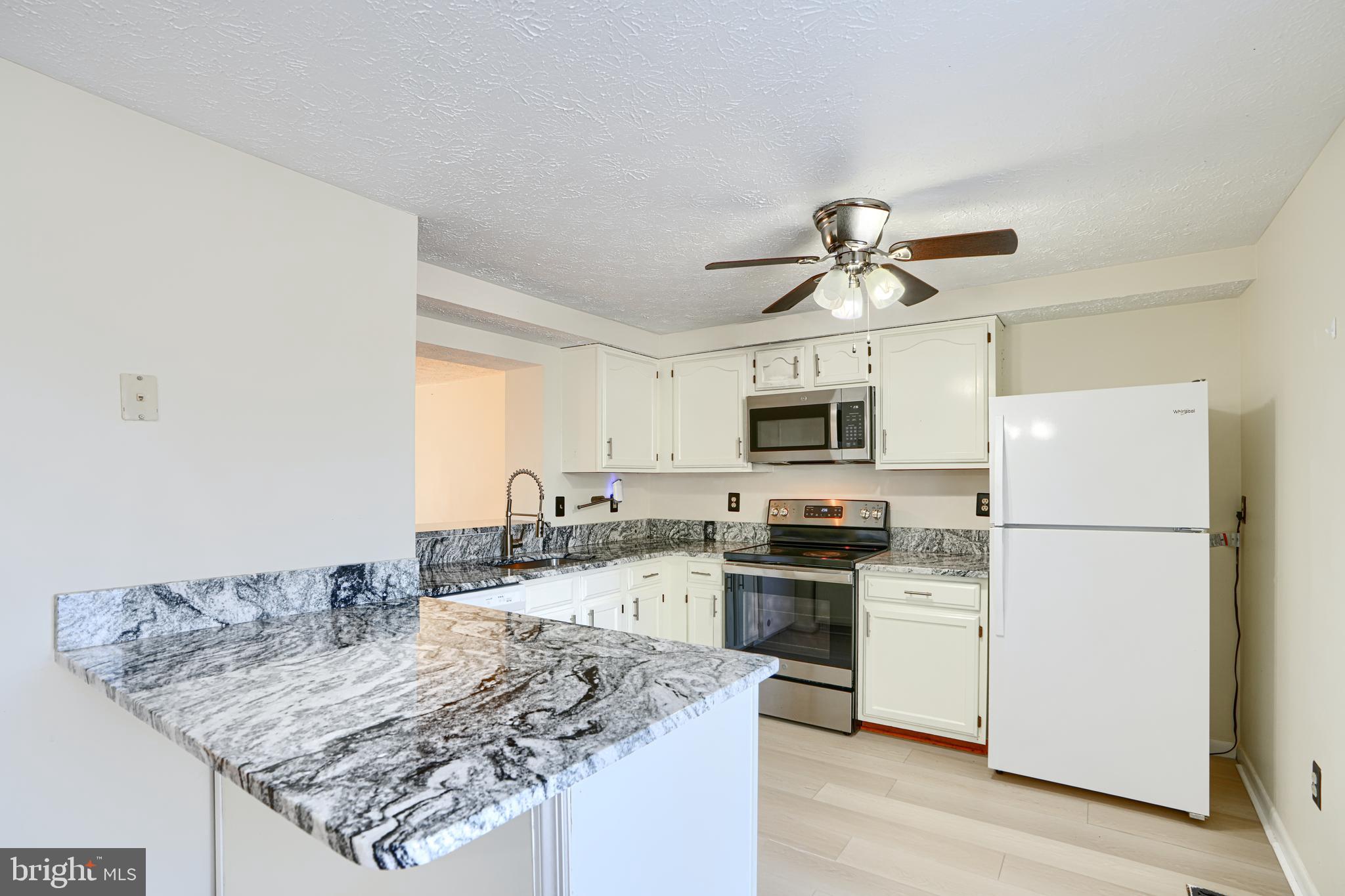 CONSTANT FRIENDSHIP - Residential