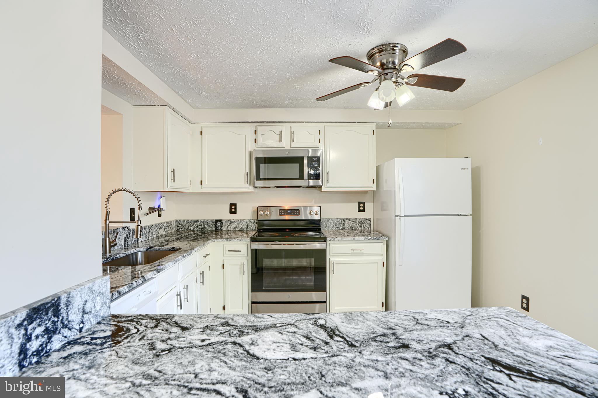 CONSTANT FRIENDSHIP - Residential