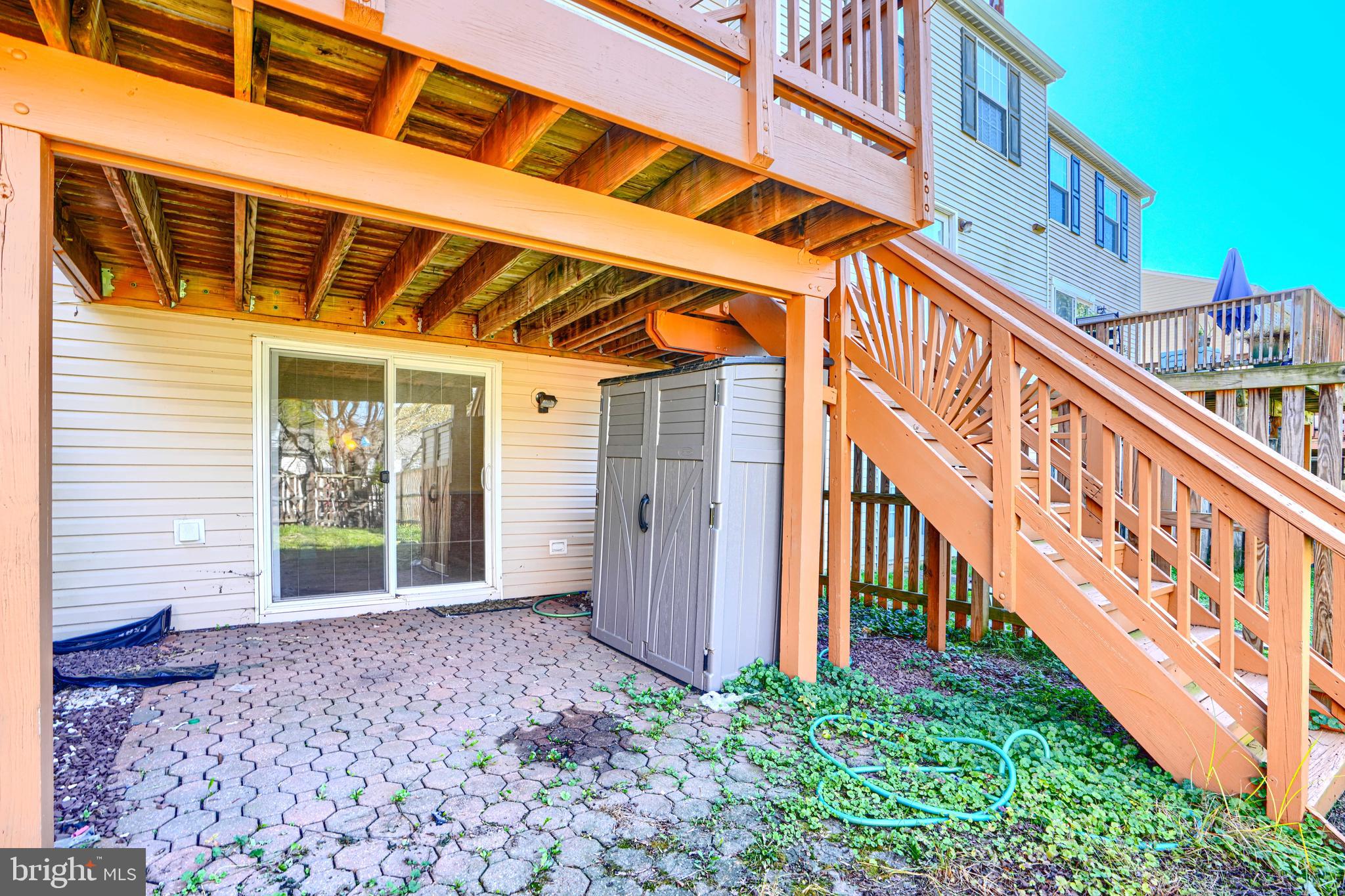 CONSTANT FRIENDSHIP - Residential