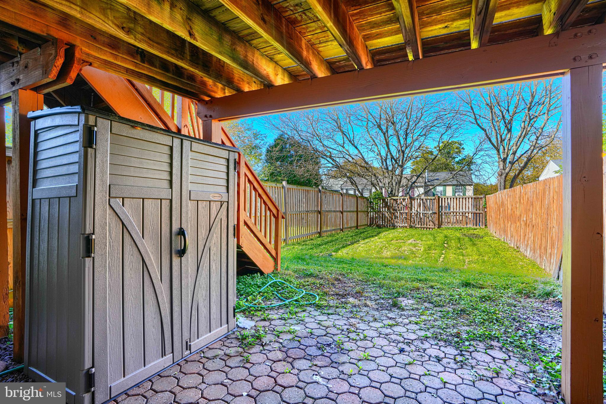 CONSTANT FRIENDSHIP - Residential