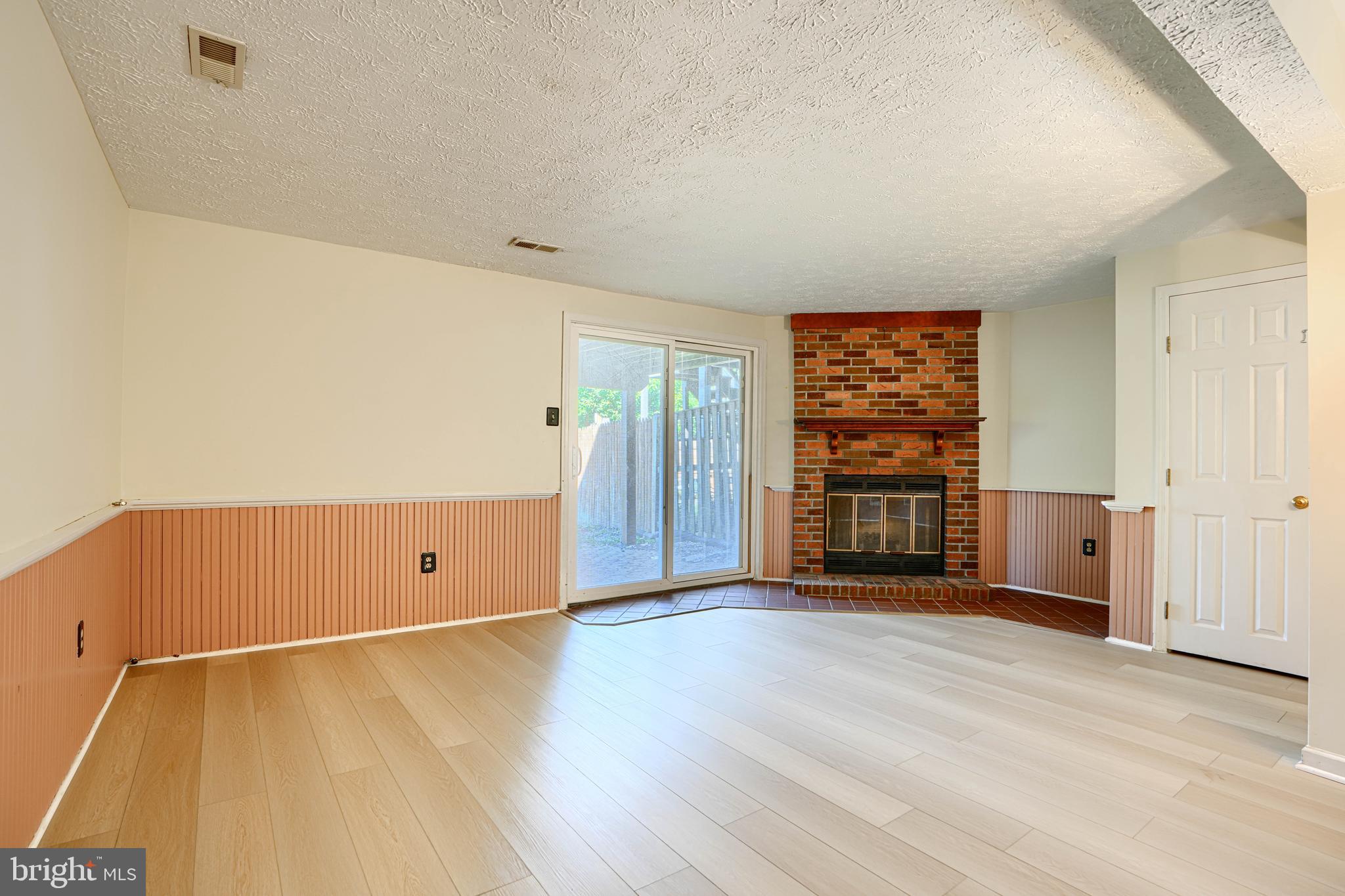 CONSTANT FRIENDSHIP - Residential