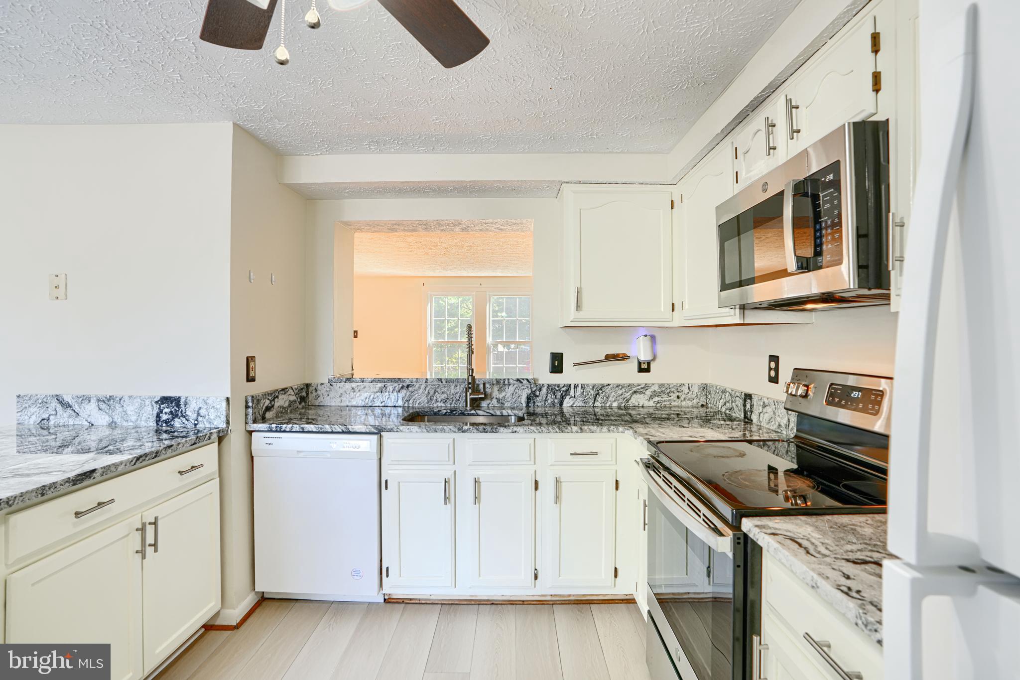 CONSTANT FRIENDSHIP - Residential