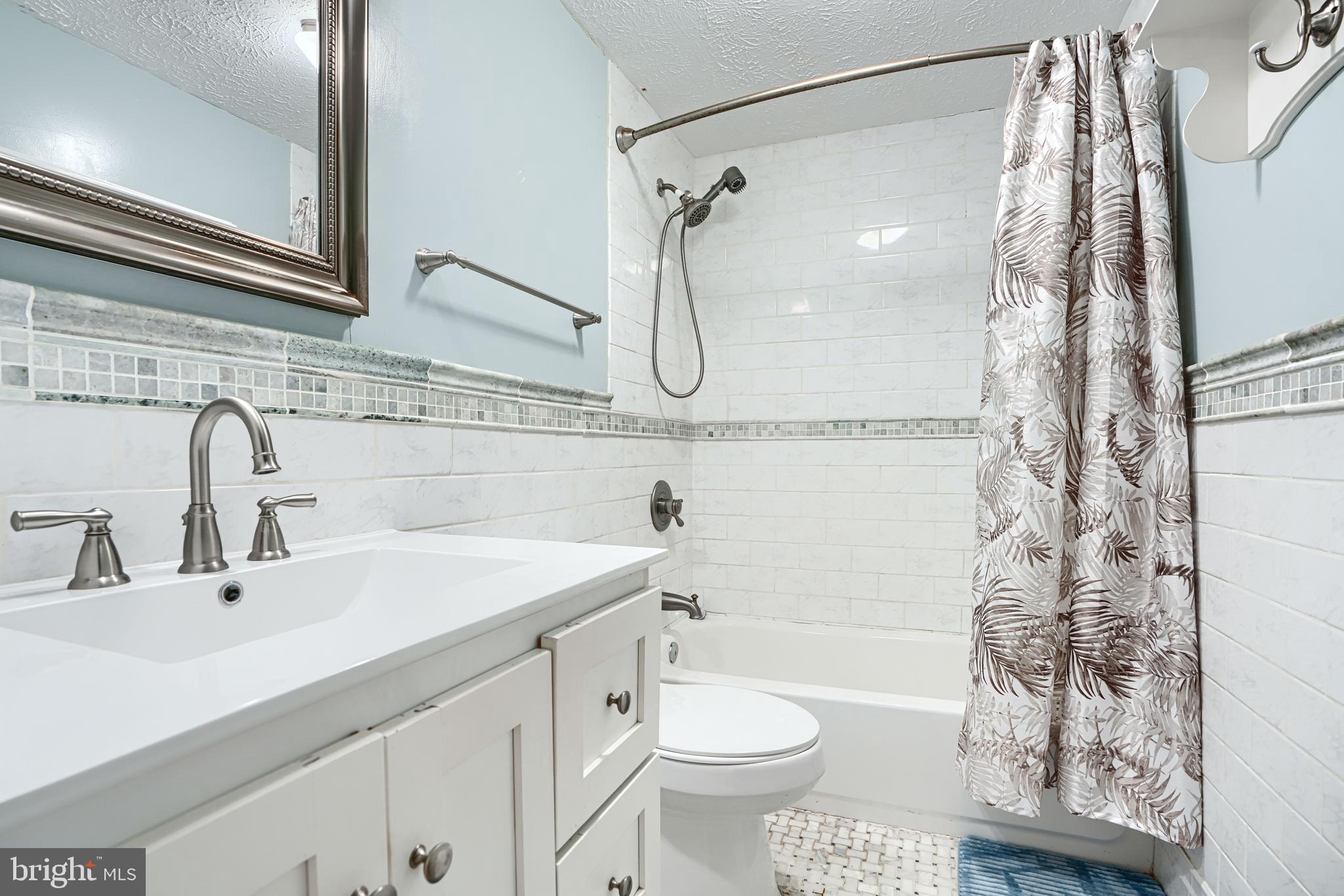 CONSTANT FRIENDSHIP - Residential