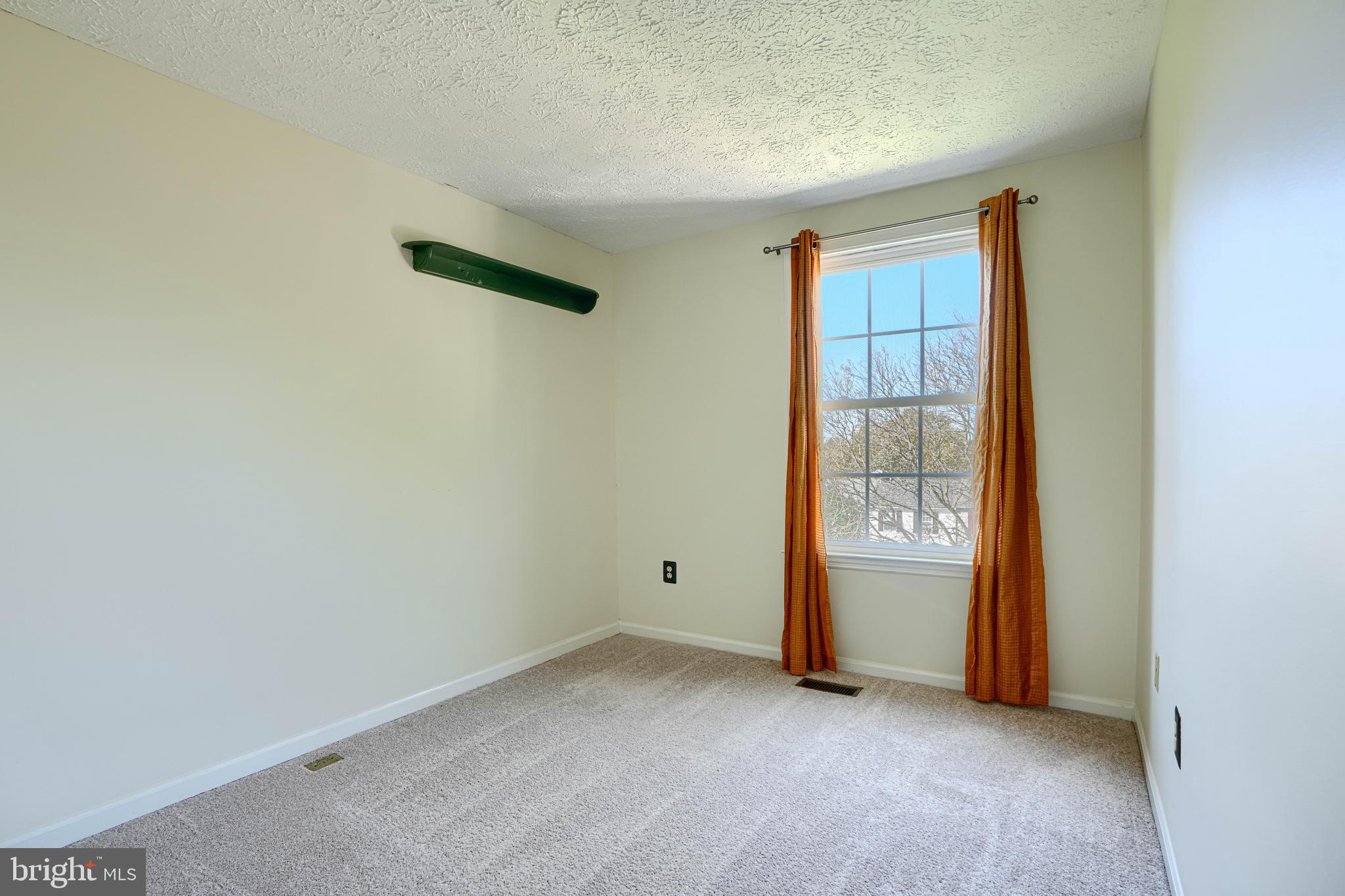 CONSTANT FRIENDSHIP - Residential