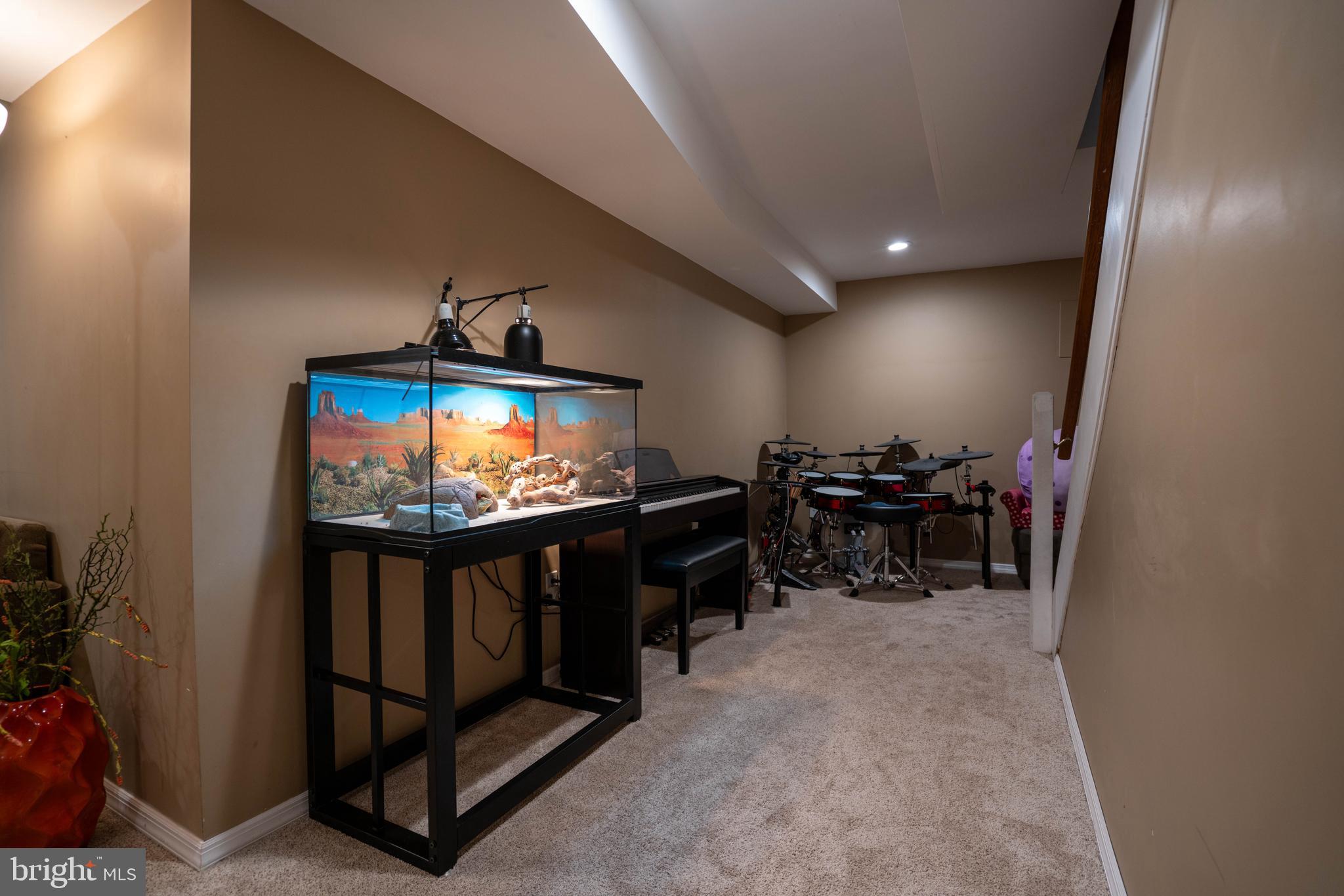 STRAWBERRY FIELDS - Residential