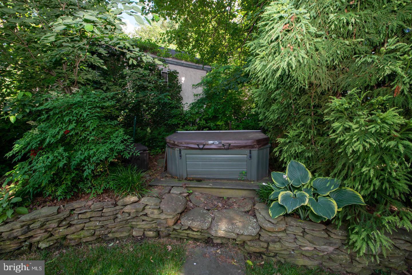 JENKINTOWN - Residential