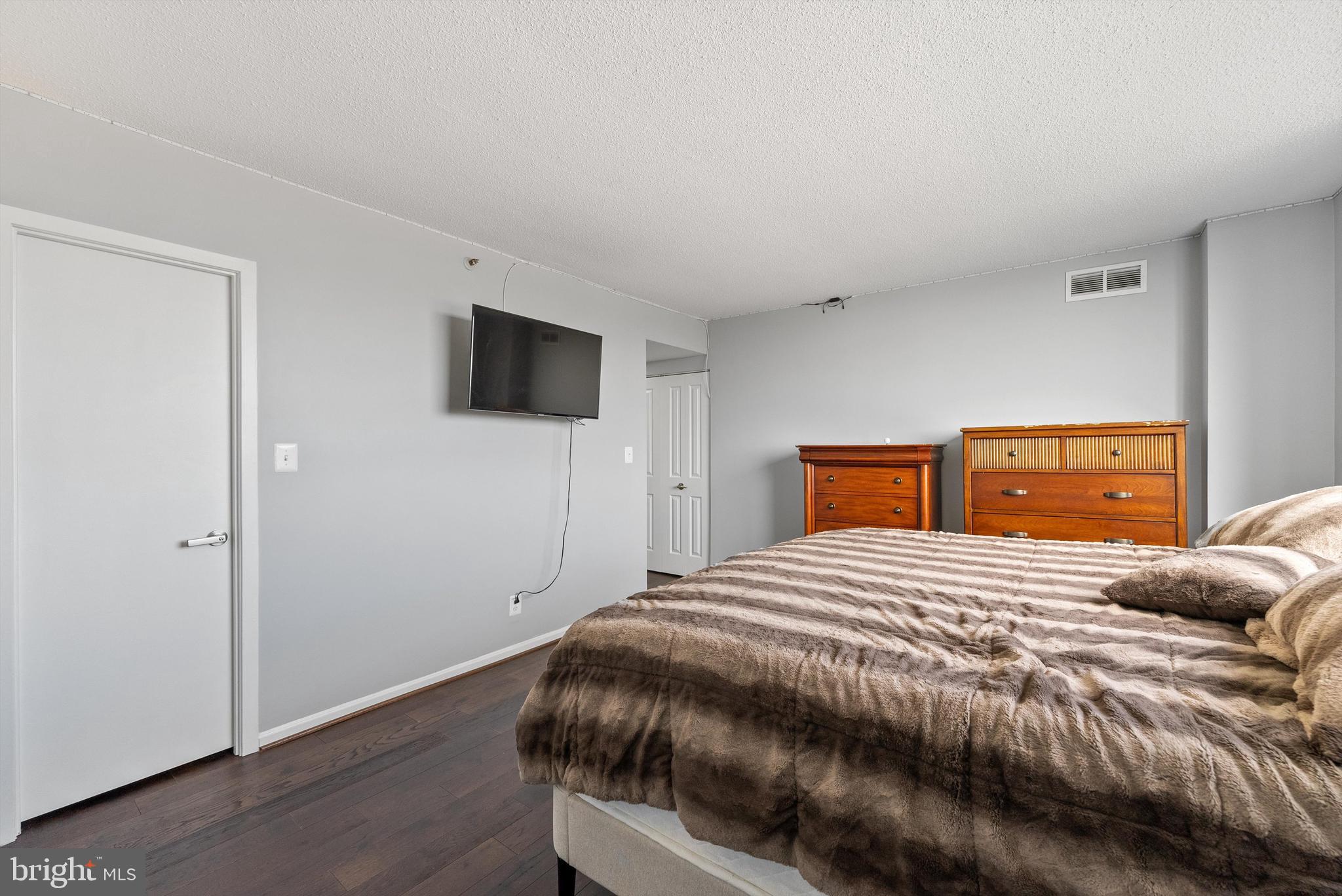 SKYLINE - Residential Lease