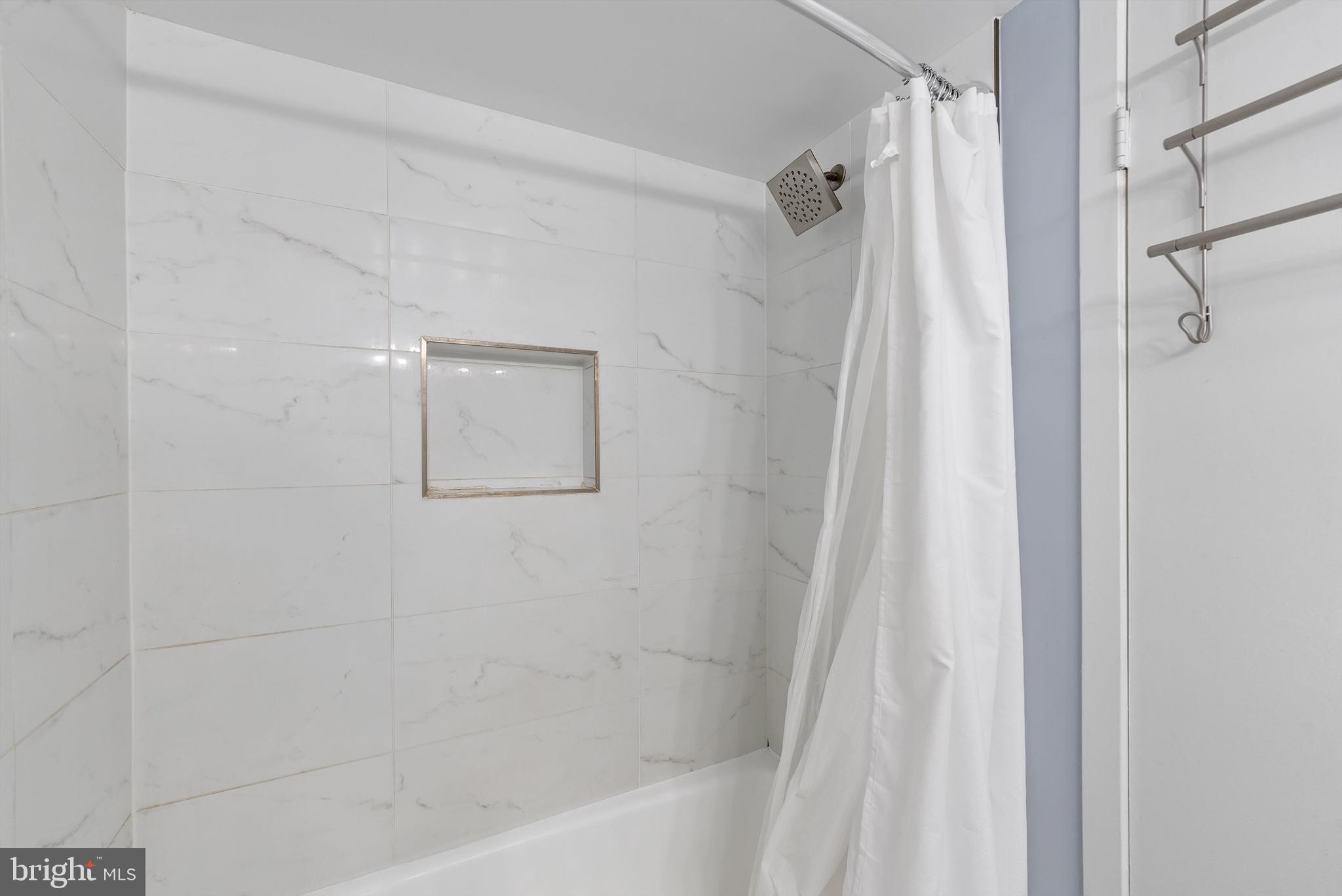 SKYLINE - Residential Lease