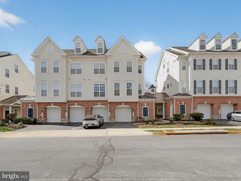 Photo of 6827 Hampton Bay Lane, GAINESVILLE, VA 20155 (MLS # VAPW2114570)