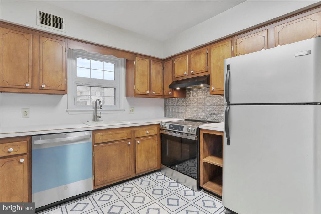 Photo of 710 Cumberland Ave, CHAMBERSBURG, PA 17201 (MLS # PAFL2031528)