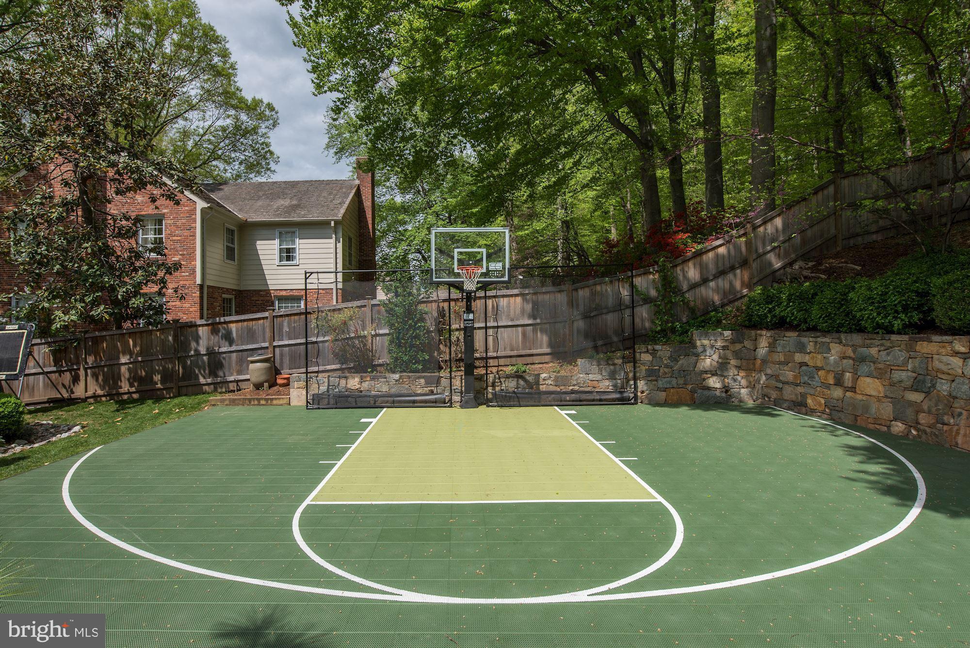 RIVER FALLS - Residential