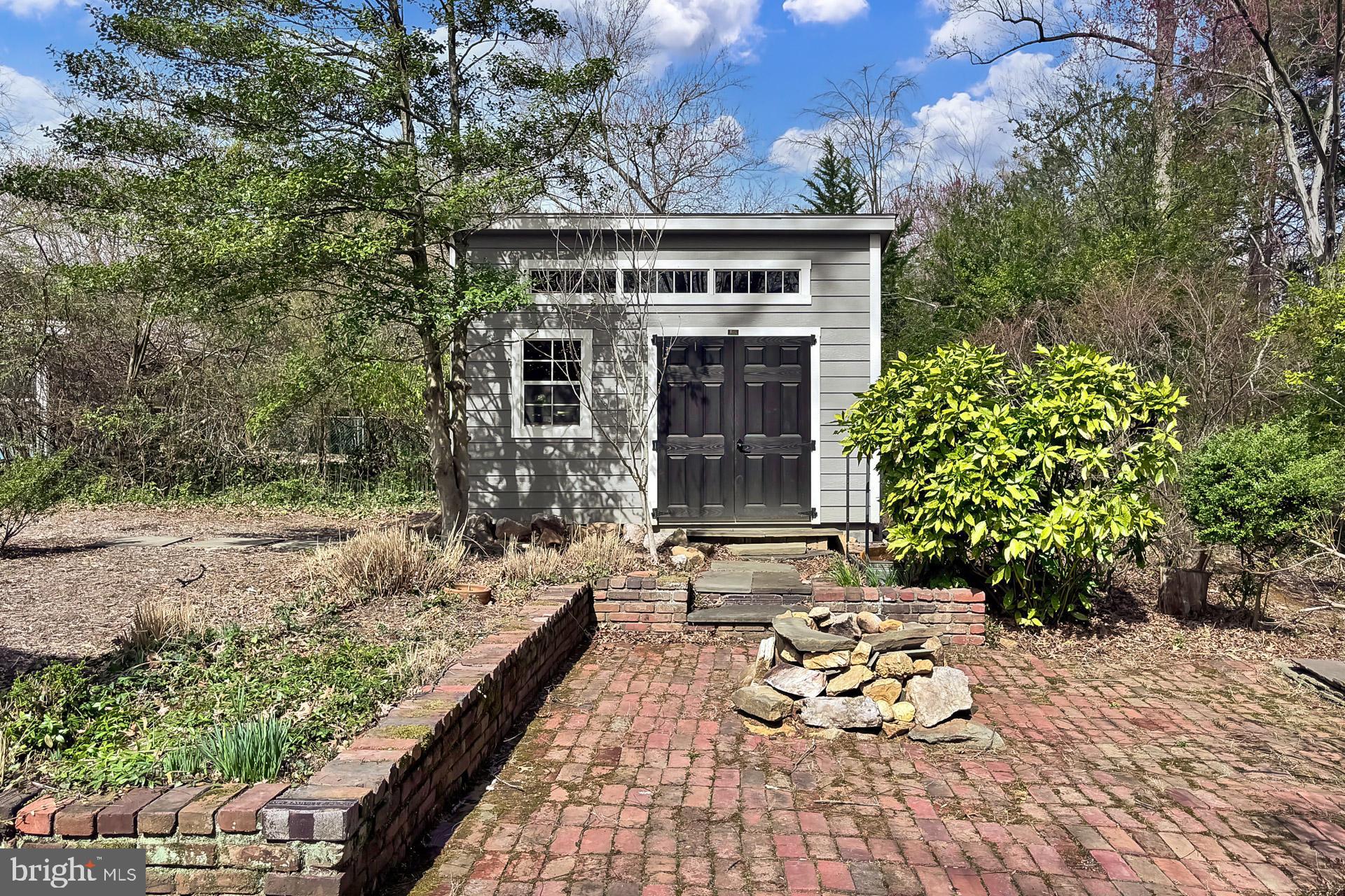 VALLEY BROOK - Residential