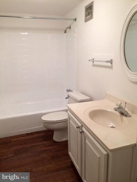 LONDON SQUARE - Residential Lease