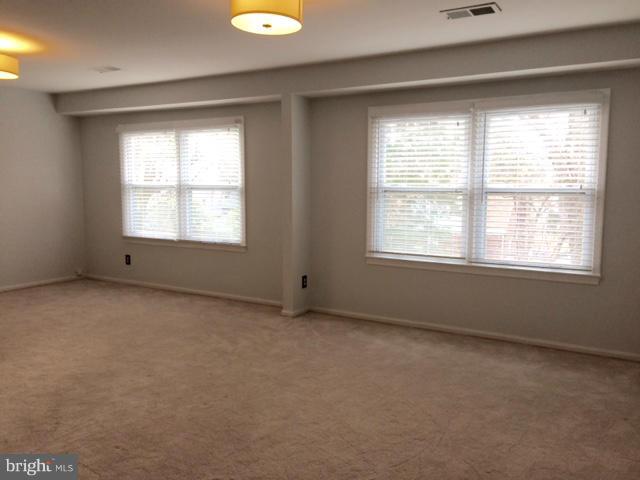 LONDON SQUARE - Residential Lease