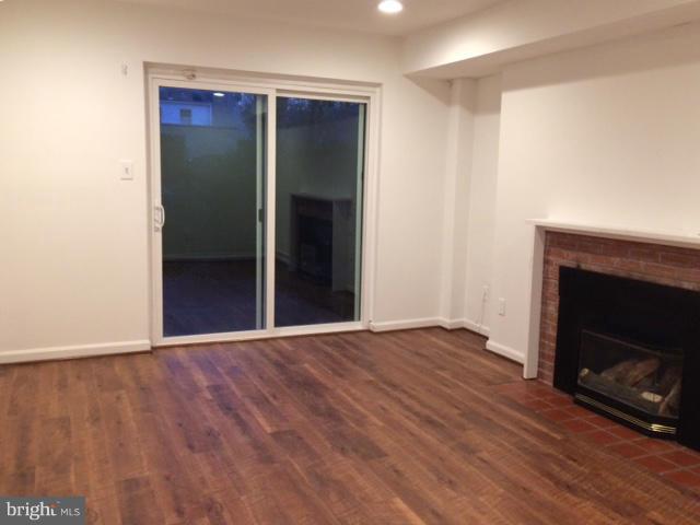 LONDON SQUARE - Residential Lease