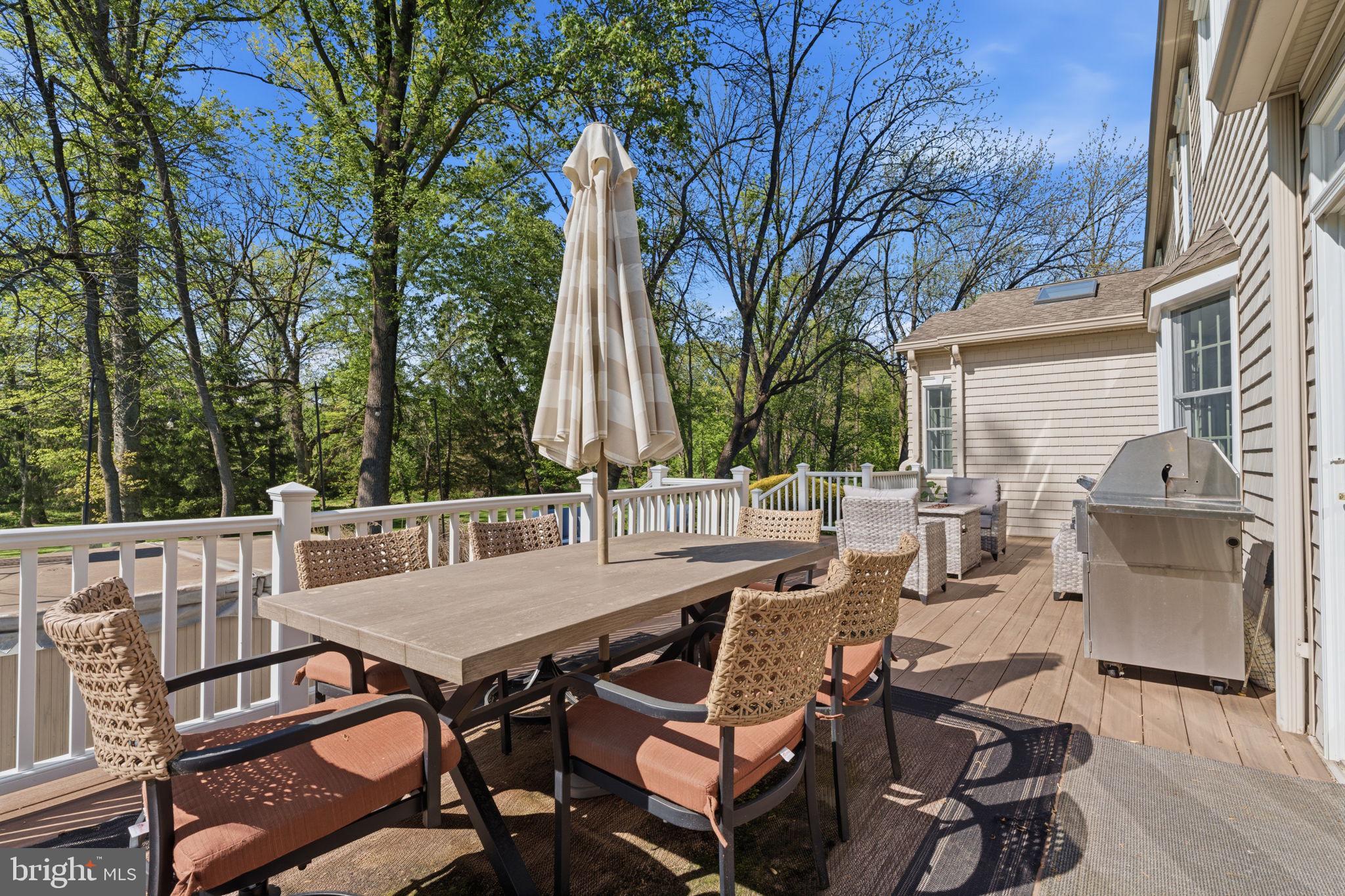 MAKEFIELD BROOK - Residential