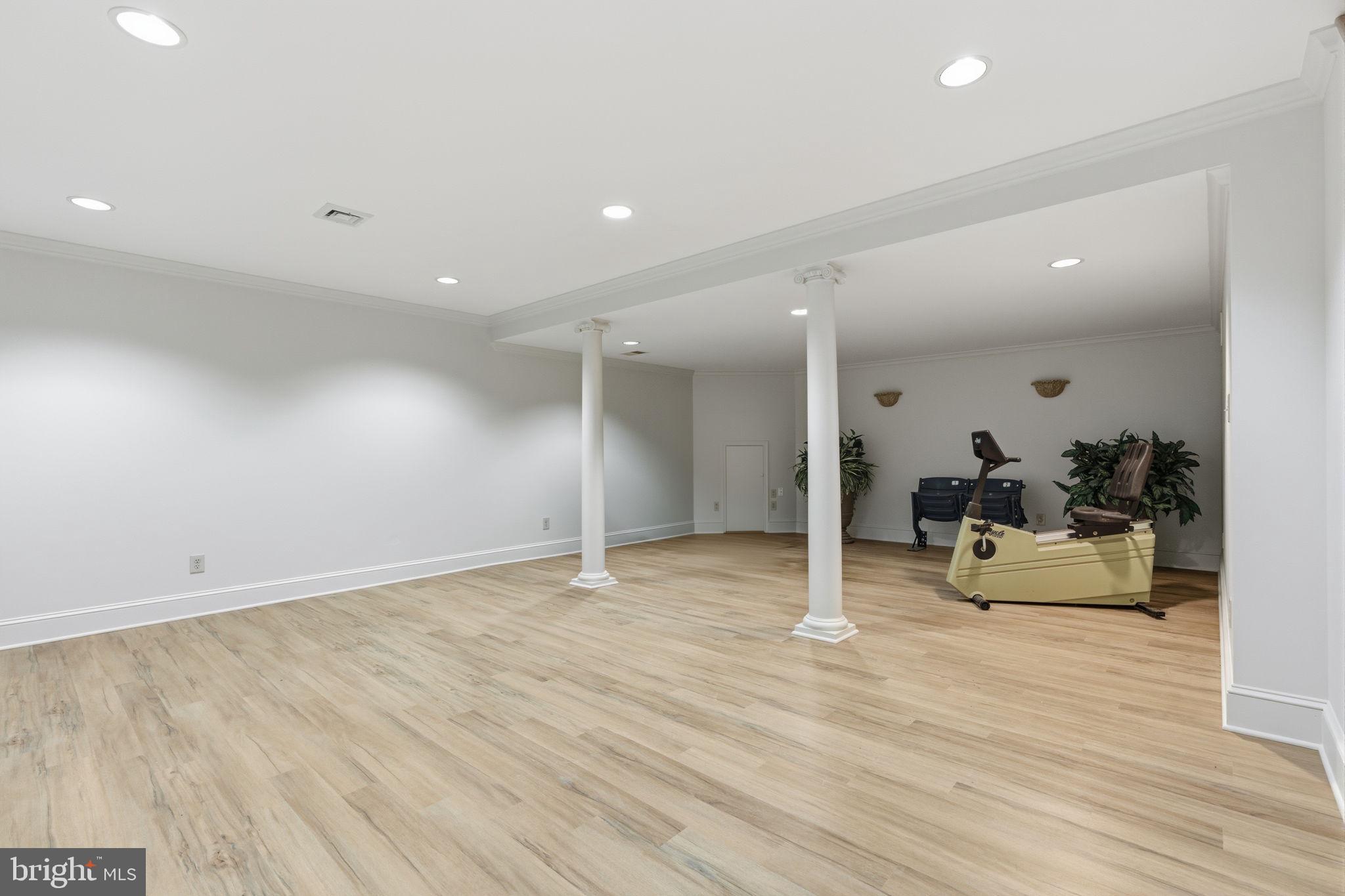 MAKEFIELD BROOK - Residential