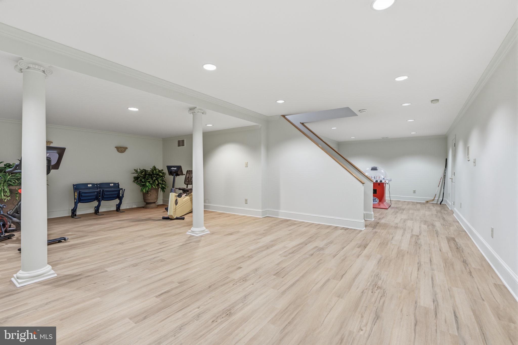 MAKEFIELD BROOK - Residential