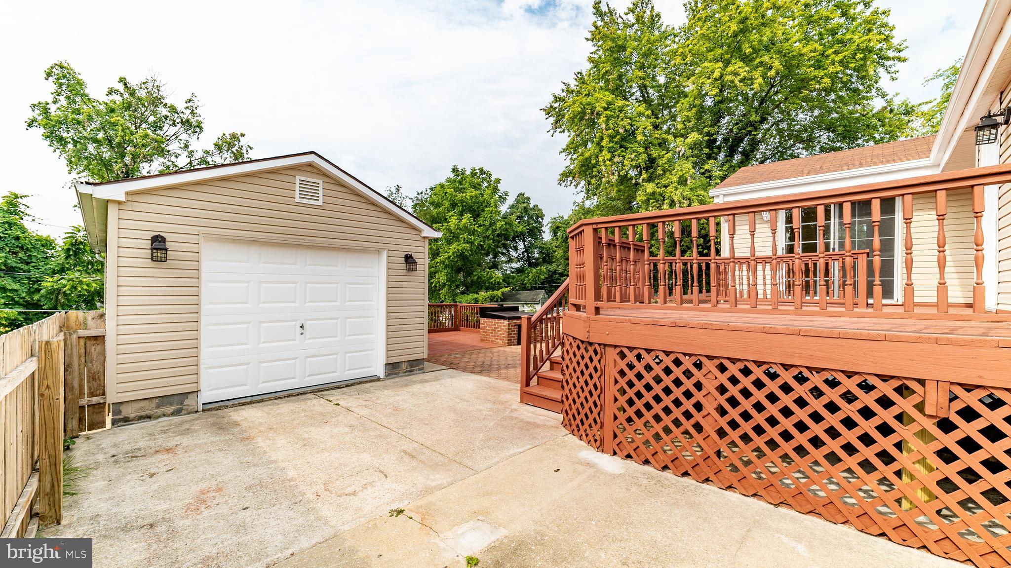 MAPLE HILL - Residential