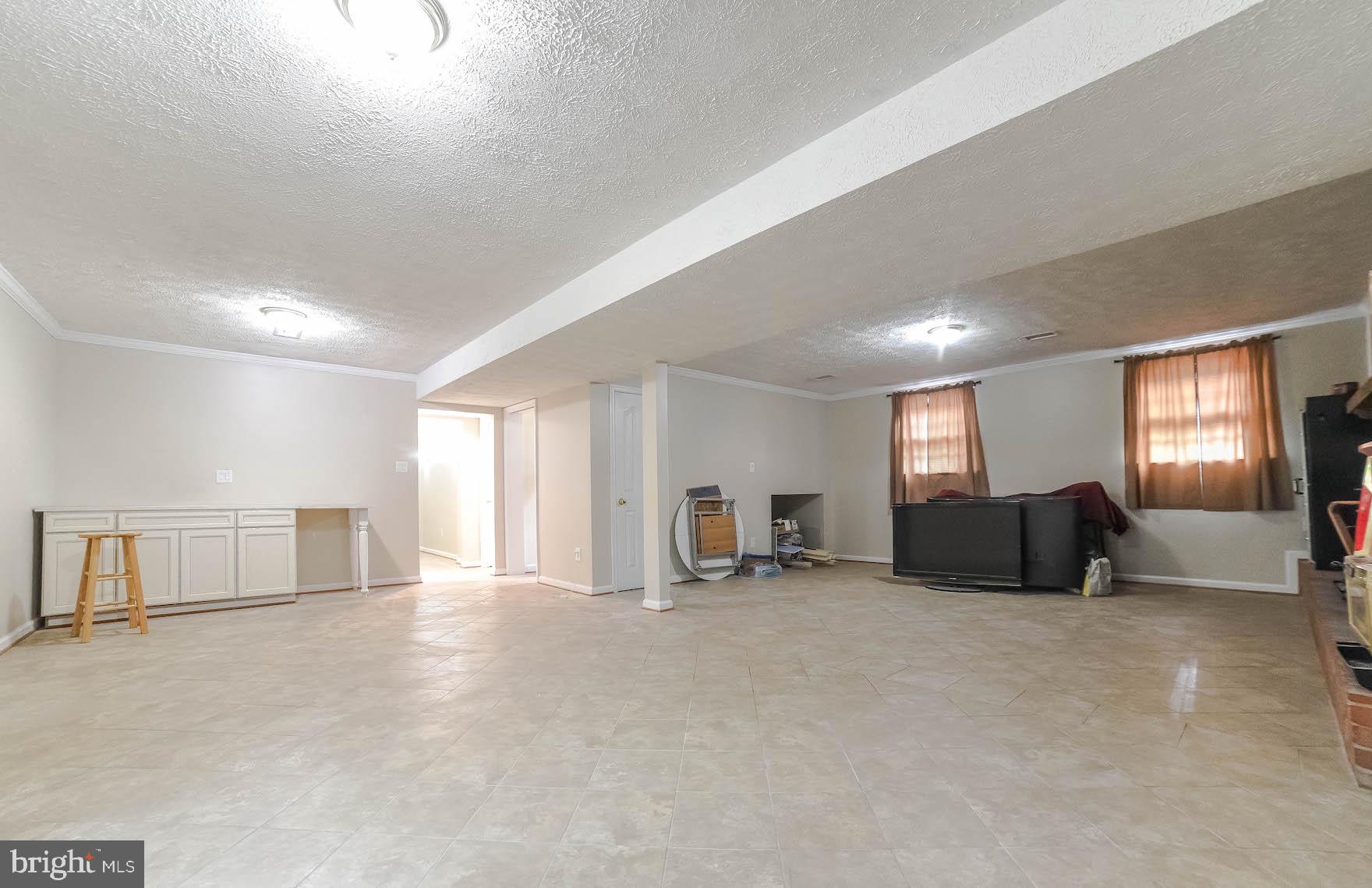 FOREST GLENN ESTATES - Residential Lease