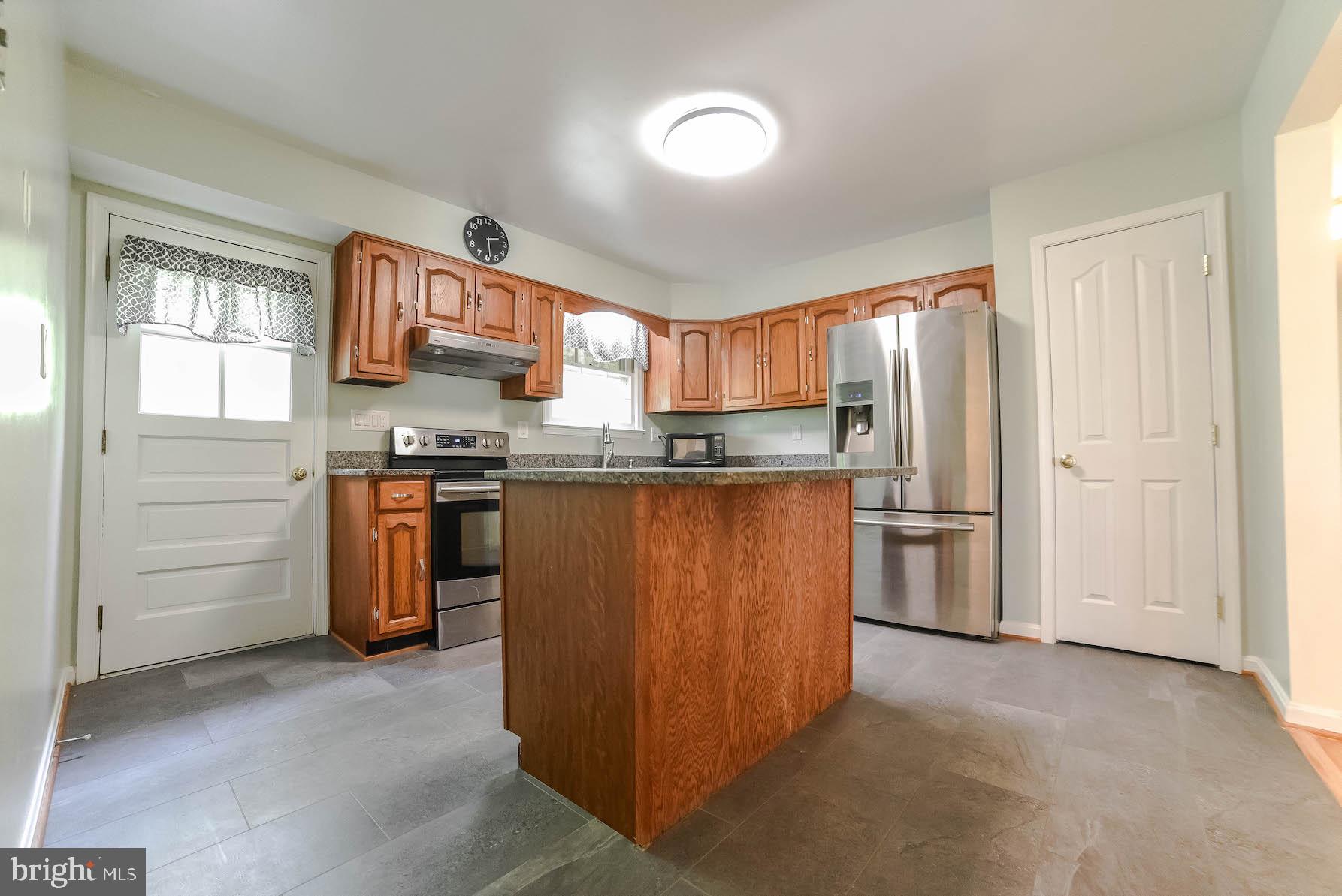 FOREST GLENN ESTATES - Residential Lease