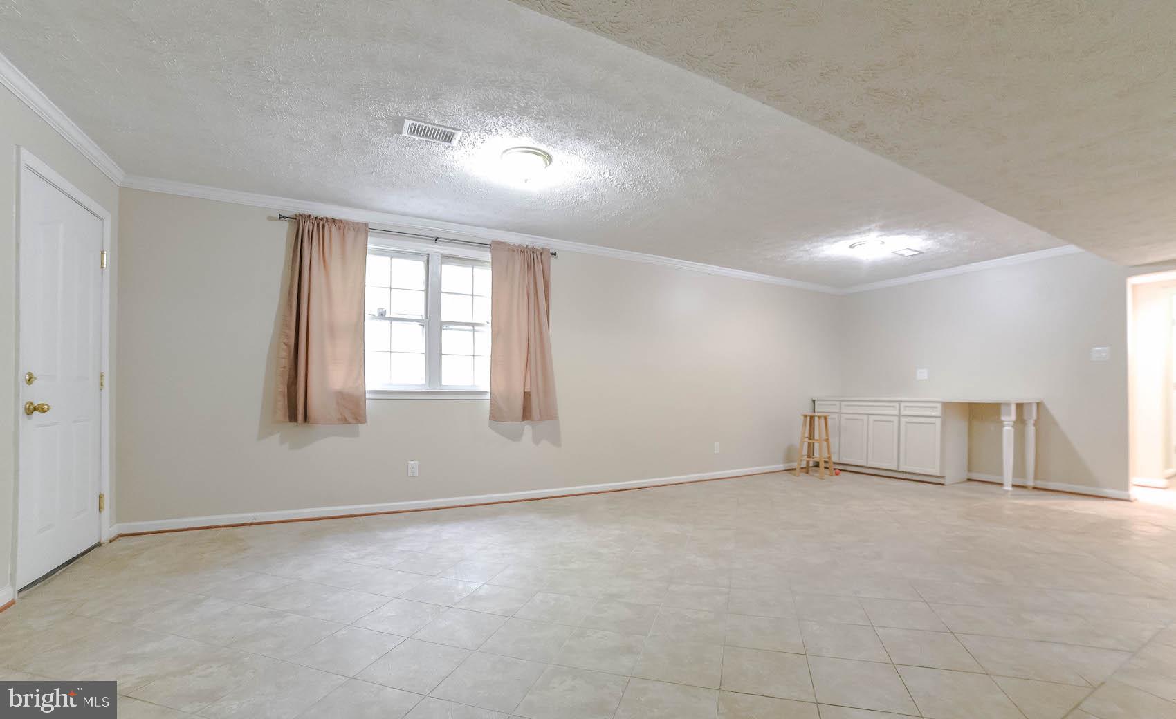 FOREST GLENN ESTATES - Residential Lease