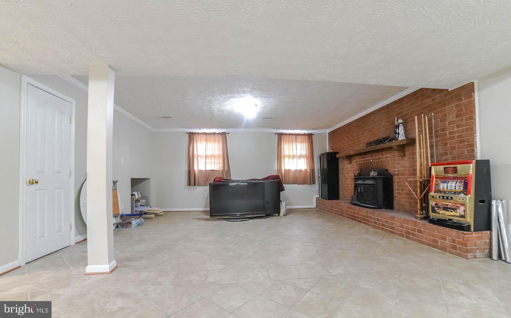 FOREST GLENN ESTATES - Residential Lease