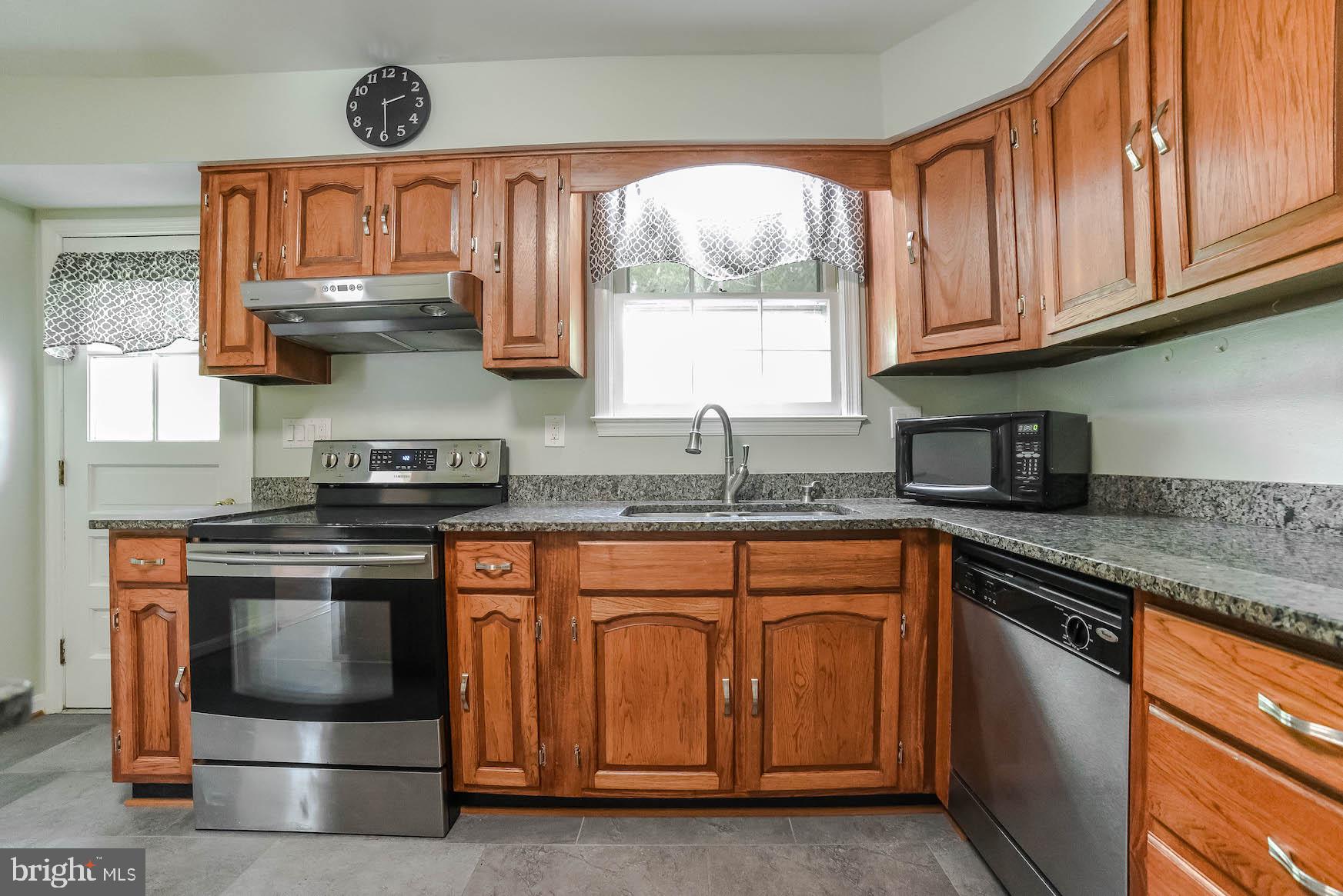 FOREST GLENN ESTATES - Residential Lease