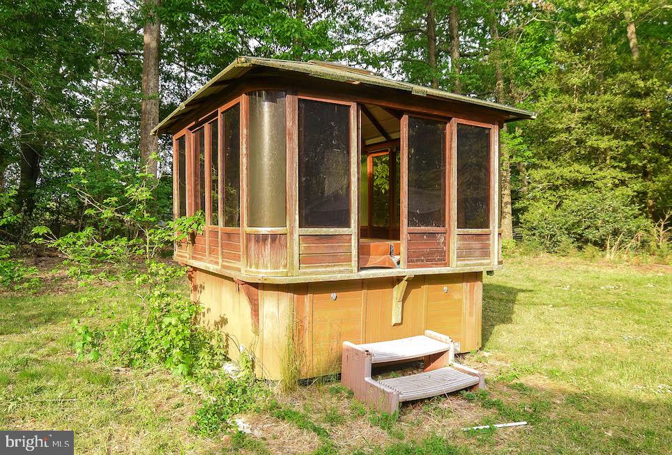 FOREST GLENN ESTATES - Residential Lease