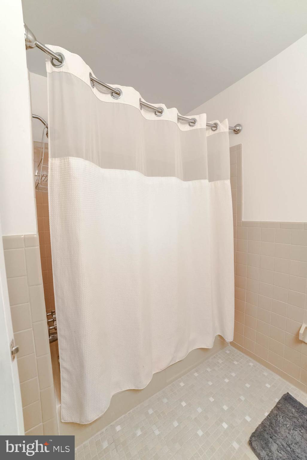 FOREST GLENN ESTATES - Residential Lease