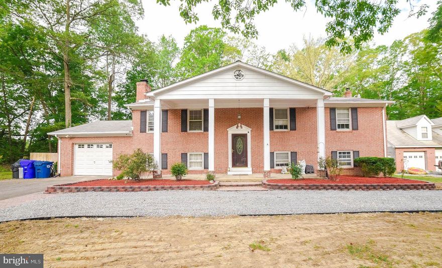 Spacious home offers 5 bedrooms and sits on over 3 acres. Updated kitchen with stainless steel appliances. Nice size bedrooms. Attached garage Basement family room with fireplace.
Detached garage is not part of rental.