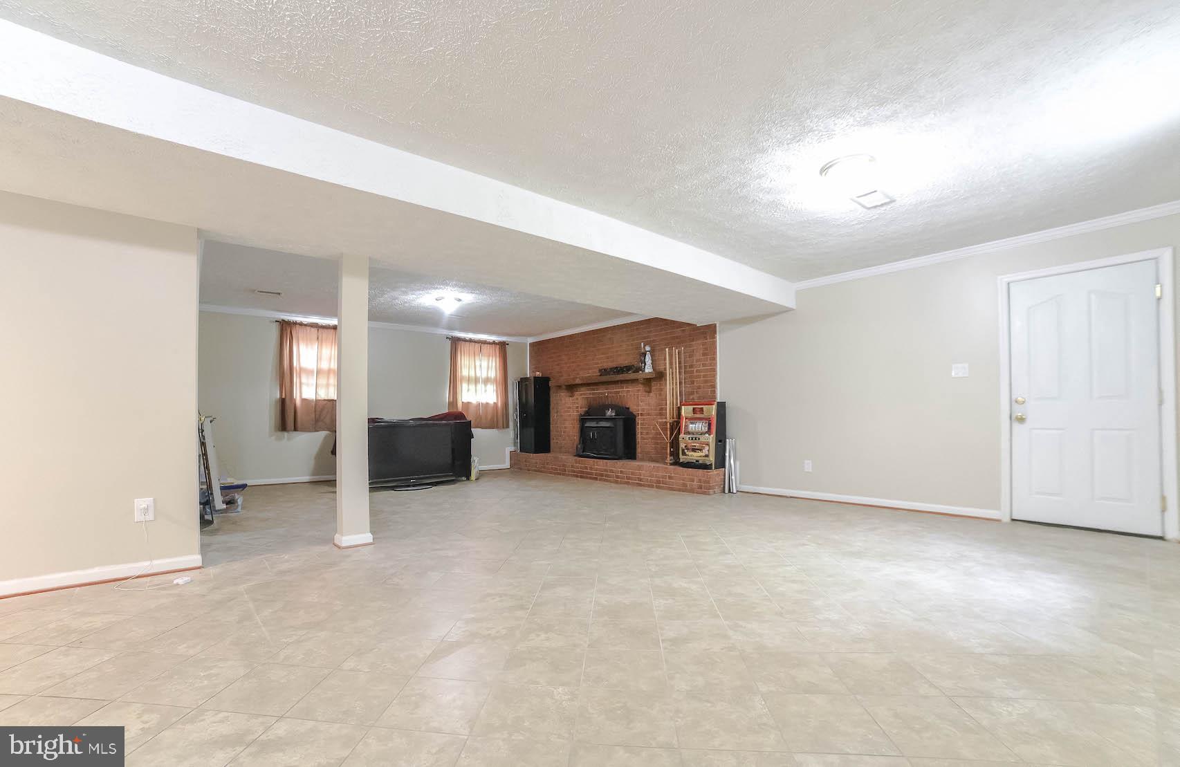 FOREST GLENN ESTATES - Residential Lease