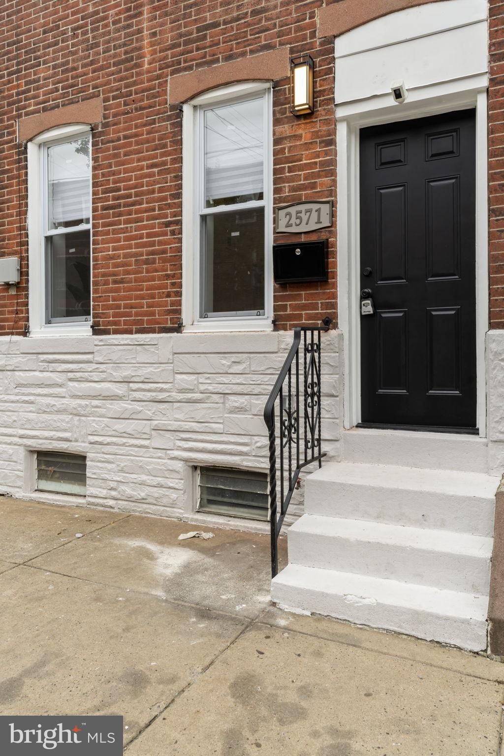 Photo of 2571 Coral Street, PHILADELPHIA, PA 19125 (MLS # PAPH2560338)