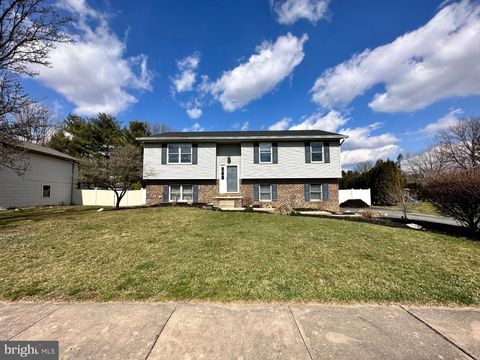 Photo of 133 DONEGAL DR, ELIZABETHTOWN, PA 17022 (MLS # PALA2031684)
